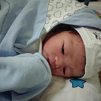 6.4斤的宝宝，晚了十天才出生，男宝宝，越来越可爱了，也越来越折腾了