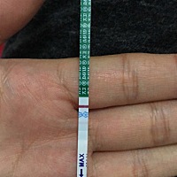 今天月经没来，平时很准的，测试是一深一浅，这算怀孕了吗？挺浅的