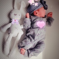 睡姿可以看出宝宝聪不聪明？ 从💗心儿出生开始，我就一直关心她😴睡觉的状态，据说宝宝还在肚子里的...