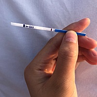 排卵强阳到弱阳都同房了。第六天就测试了一下早早孕试纸。有一点点灰色的模模糊糊的线条。也不知道是不...