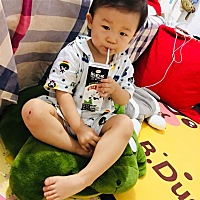 全棉双层纱布睡衣 我不知道你们都给宝宝睡觉穿什么，反正我是出门穿出门的衣服，回家就给她换睡衣，小的...