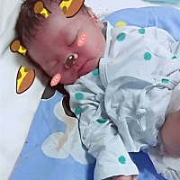 前天出生男宝宝，7.28斤，顺转剖，受了大罪，宝宝健康。