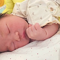超过预产期两天发动，顺产7.4斤，男宝宝👶。有撕裂，孕晚期一直有喝覆盆子茶。从孕中期一直吃燕窝，核...