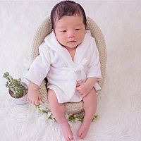 宝宝第七天，给宝宝订的月子照然，上门拍的，留个纪念。PS：40+5剖腹产，体重4.1kg，身高52cm