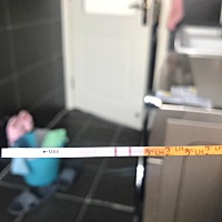 今早晨鸟测的排卵很深的双杠，一天腹部有点隐隐针扎是排卵痛吗？今晚同房祝福我吧！太紧张了