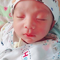 每次喂奶好痛苦，因为我的乳头出奶的孔只有2个而且特别细，宝宝每次吃得都很费劲，而且还要吃好久，我的...