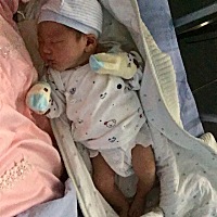 6月1号早上7：35分顺产下我的乖儿子，长50cm，体重6.94斤。第四天出院