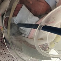 生啦，本来今天四点还在问怎么判断快临产了，谁知道5点半羊水破了，然后一直等到宫口全开16分钟生下一个...