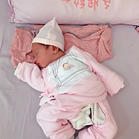 宝宝第三天 睡姿销魂