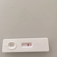 月经末次5月22号,为什么别个的早孕检测的是红杠，我这咋看到有点白杠