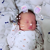 小宝贝还有5天就一个月了，肉嘟嘟的