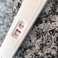 最后一次月经5月16日，这个月16号的时候，测出来两条线，还很深，是不是怀孕很长时间了