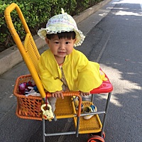 我姑娘臭美还不好意思😆