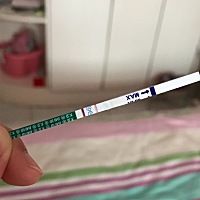 一直在备孕 月经一直很准 这次推迟了4、5天 测了一下 大家帮忙看看