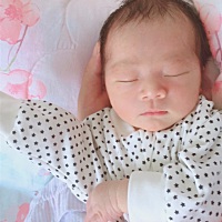 宝宝出生第二天的样子。 ^_^