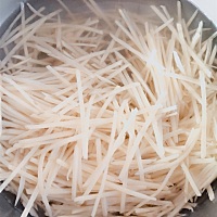 农村的忙天，今天我下厨  让婆婆吃现成饭！刀功不错吧！哈哈