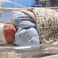 16号出生，6斤7两8男宝宝。