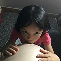 我的乖女儿亲宝宝了。要疼爱小弟弟或者小妹妹哦