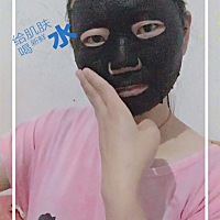 下班回到家，洗洗贴块面膜睡觉了，宝妈们你们怀孕有贴面膜用护肤品吗？