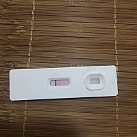 不是说是粉色吗，我这个怎么是白色，大帮忙看看怎么回事？还有4天来大姨妈