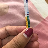 仙女们请进来指教指教！距离姨妈还有五天，黄色排卵试纸，另一个大卫早孕试纸，这是不是有了？6月12，13...