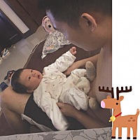 就快满月咯，自己的娃怎么看都可爱呀，像爸爸还是像妈妈？？😜