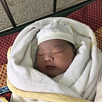 2018年6月22号早晨6.38生的，阳历，农历五月初九。顺产女宝一枚9.8斤