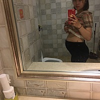 还有八天就6个月的肚子，是不是有点太大了，我大姑姐怀孕6个月的时候才显怀，看肚形你们猜是男孩女孩，...