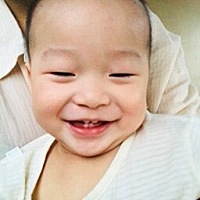 宝宝长了八颗牙齿了，很可爱