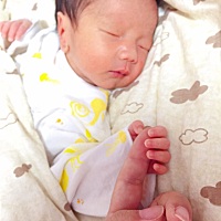 从医院接回来了……谢谢宝贝你成为我们的儿子，今后爸爸妈妈会用一生爱你