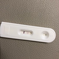 各位姐妹们，有没有用试纸测过很久才出现两条杠的，其中一条很浅很浅。这样是不是就不准确了。