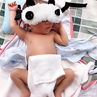 产后15天，一个奶胀很大，一个奶不胀很小，怎么办