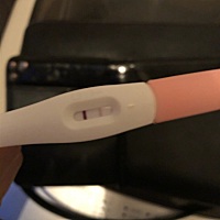 备孕一年多，一次再次的失望，都不敢相信，不知道准不准？月经周期28天，延后三天试纸检测一深一浅，明...