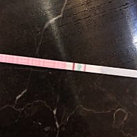 问下这个是要排卵吗？还是要再等等、大概几天？麻烦大家帮忙看看，第一次用不知道怎么回事。