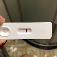 这是怀孕嘛，不是隐隐约约的红色，就是水印，白色的