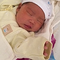 宝宝出生后在保温箱里呆了7天，出来吃奶都是大口大口的吃，都只能挤出来喂她，现在奶水严重不够，一次要...