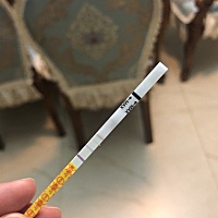 各位姐妹帮我看一下，上个月开始备孕的，是不是怀上了，有一个浅浅的杠