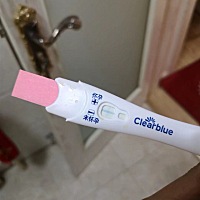 这个月6.4号大姨妈第一天，然后9号开始要孩子，今天测试后直接睡了，醒来发现浅浅的加号。是怀孕了吗？