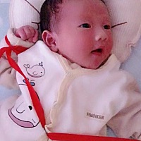 我是单生妈妈，6.8号早上顺产男宝。6斤2。现在宝宝已经十六天了。记录下生产过程。