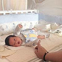 宝宝第十天的时候就会跟爸爸互动啦😍