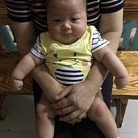 二个月的小胖子