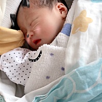 6月25日女宝一枚下午3:40。体重3.460千克。顺产！