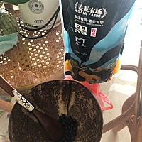 听说吃黑豆促进排卵。百度说最多吃50颗，我想知道这么点，你们是煮着吃呢还是打豆浆喝啊。打豆浆少了点...