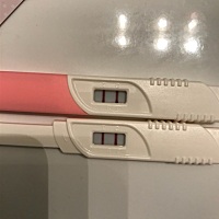 帮忙看下半定量吧上面下午1点下面那个是晚上9点测试的峰值有变化吗？ 是不是还要再等等 a