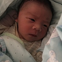 6.26号上午10.45顺产6斤5男宝一枚😘跟爸爸一样帅双眼皮大眼睛