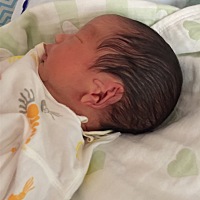 孩子现在可以枕荞麦皮枕头嘛……我家孩子一直左右侧头睡，头后面很大，两侧很扁，耳朵都压扁了！但是月...