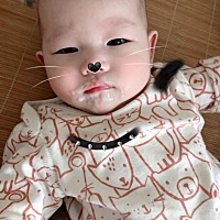 Mark 第一次吃辅食