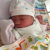 我家调皮妹妹，延迟了一周，终于见面了，哈哈，痛得要死要活看到她也值得了