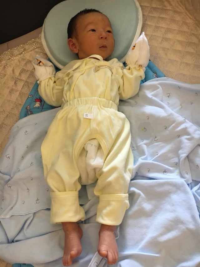 20号刚剖腹产的健康男宝宝 遭罪不少，今天才有空给大家报喜！祝各位孕妈顺利生产！