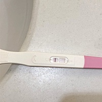 买了个棒测，感觉比试纸明显，去抽血了，三小时拿结果，坐等